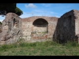 05206 ostia - regio iii - insula xvi - terme della trinacria (iii,xvi,7) - raum 4 - oestlich des frigidariums - wasserbecken mit nischen.jpg